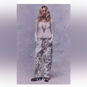 Free people moxie printed flocked barrel jeans NWT 24 sold out
